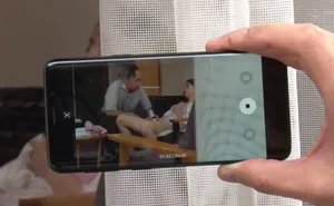 Người tình của con trai gian díu với bố anh xã bị gã tiền bối khu phố phát hiện