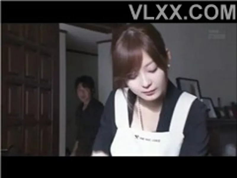 ông chồng đi làm ăn, bà xã ở nhà bị chồng sắp cưới của chị gái cưỡng hiếp