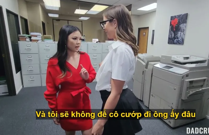 Bố dượng trúng độc đắc trả bài cùng lúc hoa nhỏ và em trợ lý riêng